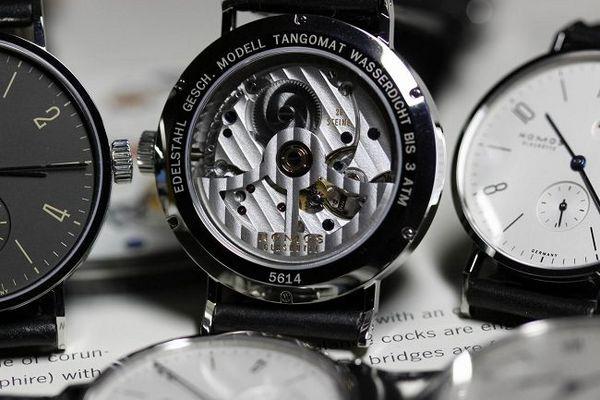 百达翡丽保养一次大概要多少钱（百达翡丽表盘掉色）