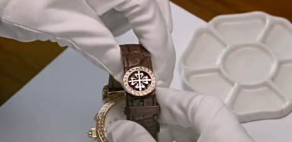 百达翡丽手表售后服务中心地址（百达翡丽表框褪色）