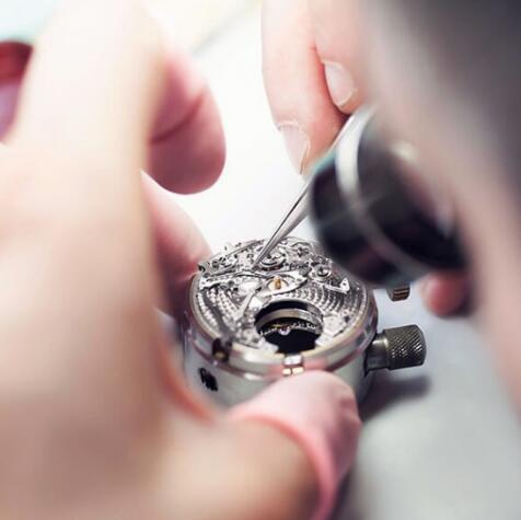 百达翡丽手表多长时间保养一次（百达翡丽日历不动）